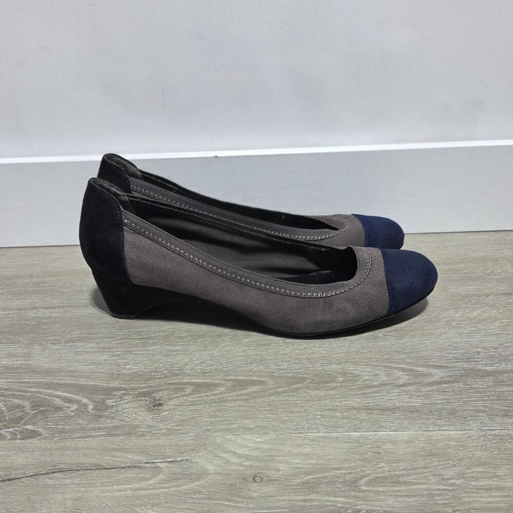 Dana Buchman Woman's Blue Black & Gray Faux Suede Heeled Pumps Size 9.5